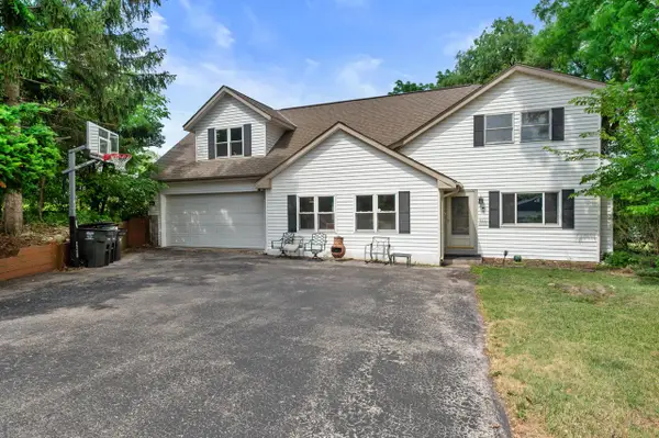 W271N2641 Pear Tree LANE, Pewaukee, WI 53072