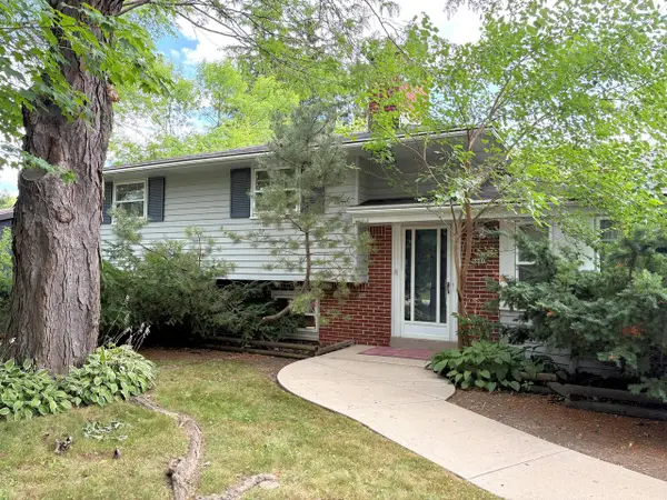 6600 N Braeburn LANE, Glendale, WI 53209