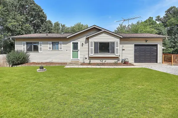 N2404 Giles DRIVE, Burlington, WI 53105