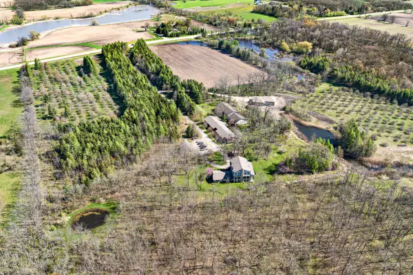 26619 Washington AVENUE, Waterford, WI 53185
