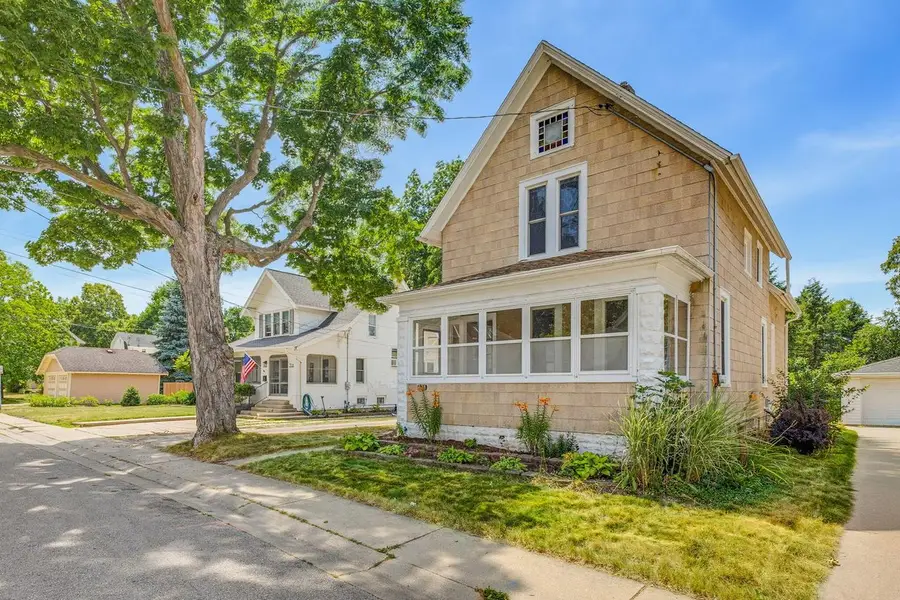 320 Buchner COURT, Waukesha, WI 53186 - #2