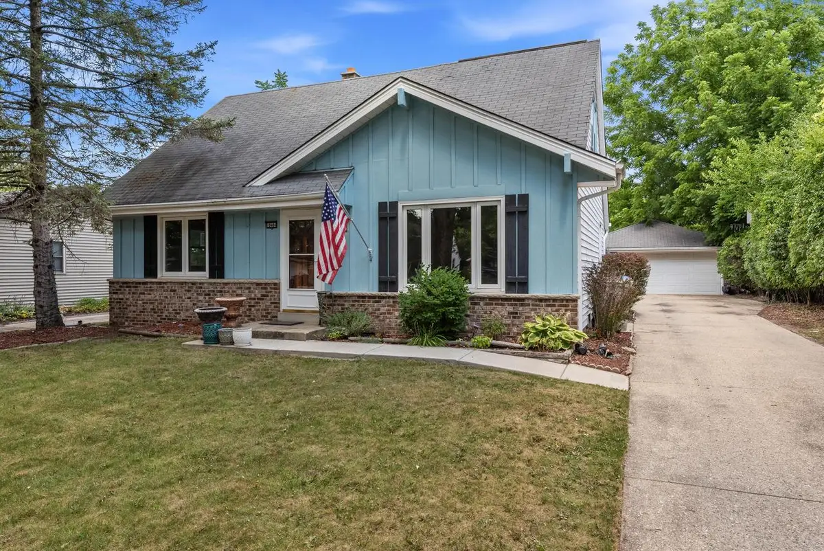 10404 W Darnel AVENUE, Milwaukee, WI 53224 - #1