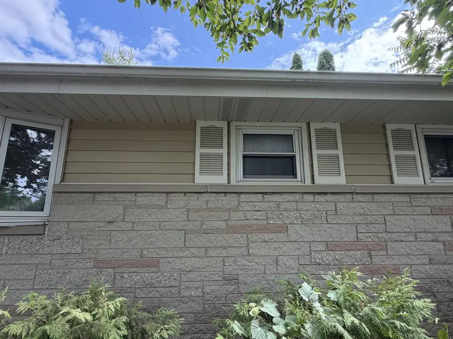 5713 W Calumet ROAD, Milwaukee, WI 53223 - #2