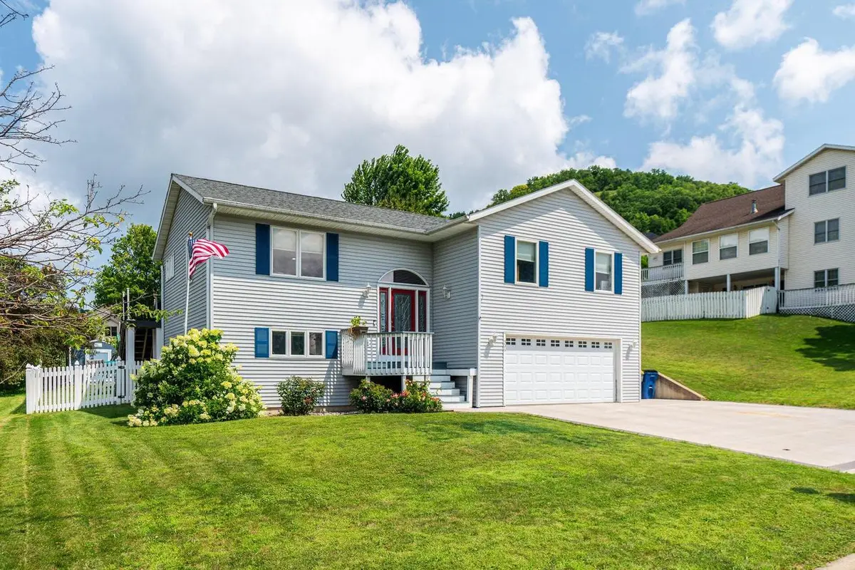 306 Haralson LANE, La Crescent, MN 55947 - #1