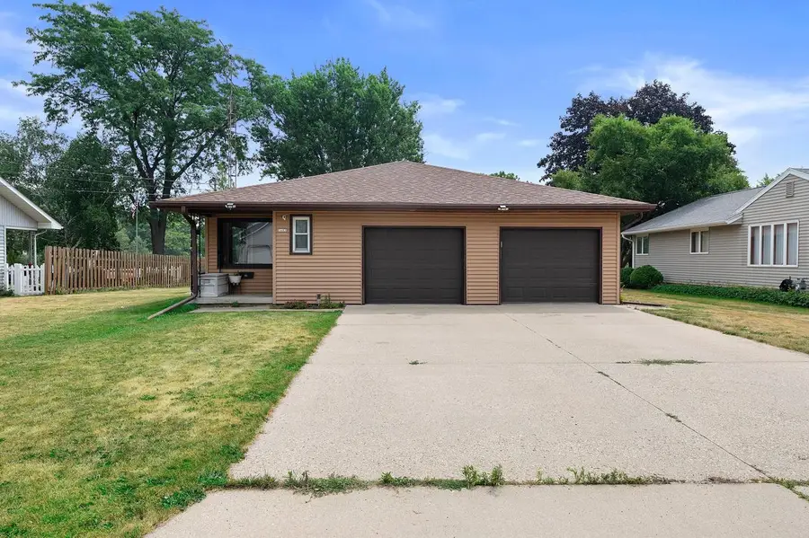 1607 Neenah STREET, Watertown, WI 53094 - #3