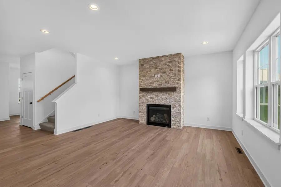 122 Luxembourg Brotherhood BOULEVARD, Belgium, WI 53004 - #3