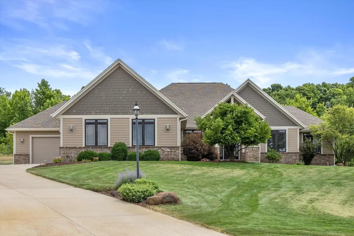 5465 S Baneberry COURT, New Berlin, WI 53146 - #1