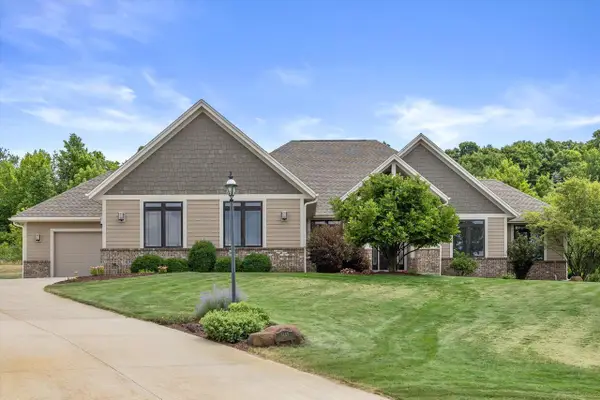 5465 S Baneberry COURT, New Berlin, WI 53146