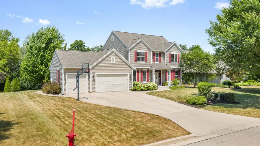 3288 W Yorkshire CIRCLE, Franklin, WI 53132 - #3