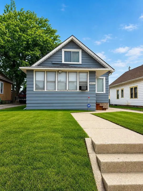 9012 W Greenfield AVENUE, West Allis, WI 53214