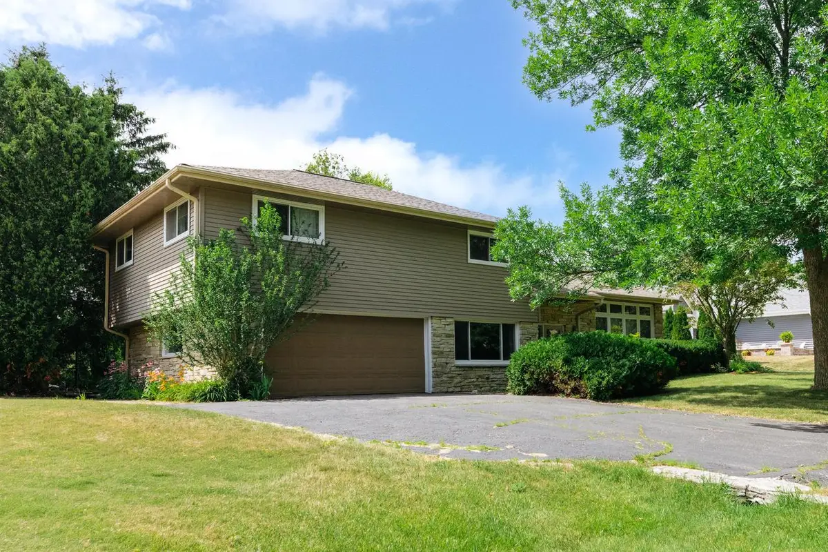 8551 N Manor LANE, Fox Point, WI 53217 - #1