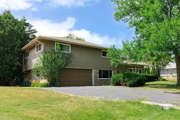 8551 N Manor LANE, Fox Point, WI 53217