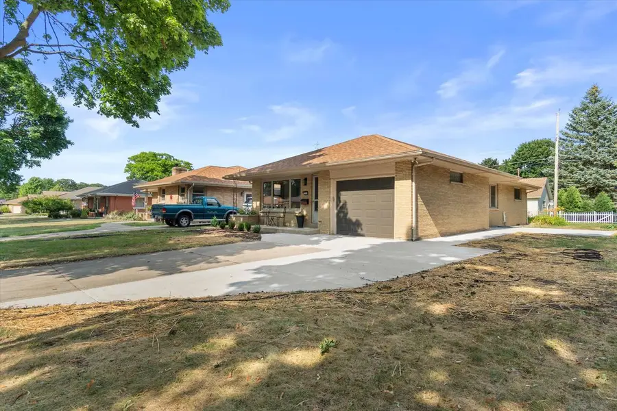 2962 S 80th STREET, West Allis, WI 53219 - #2