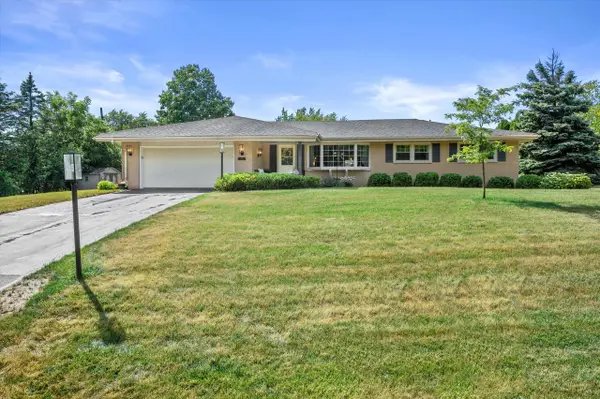 4575 Lincrest DRIVE, Brookfield, WI 53045