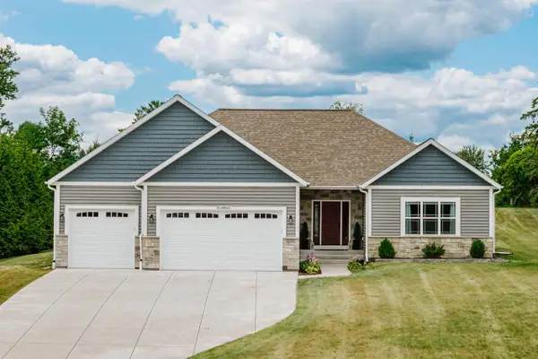 W218N9691 Happy Hollow LANE, Germantown, WI 53022