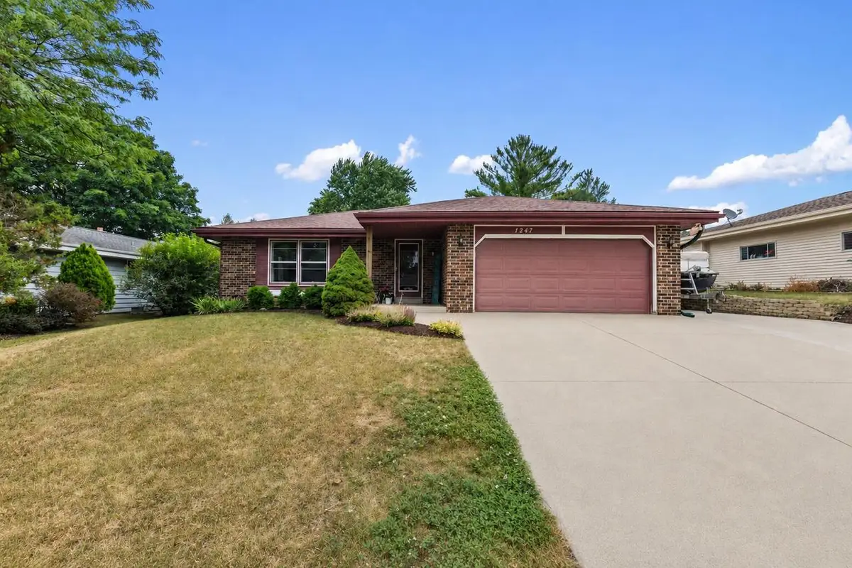 1247 River Park CIRCLE W, Mukwonago, WI 53149 - #1