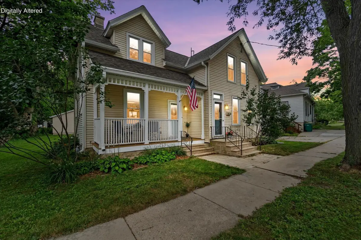 W58N455 Hilbert AVENUE, Cedarburg, WI 53012 - #1