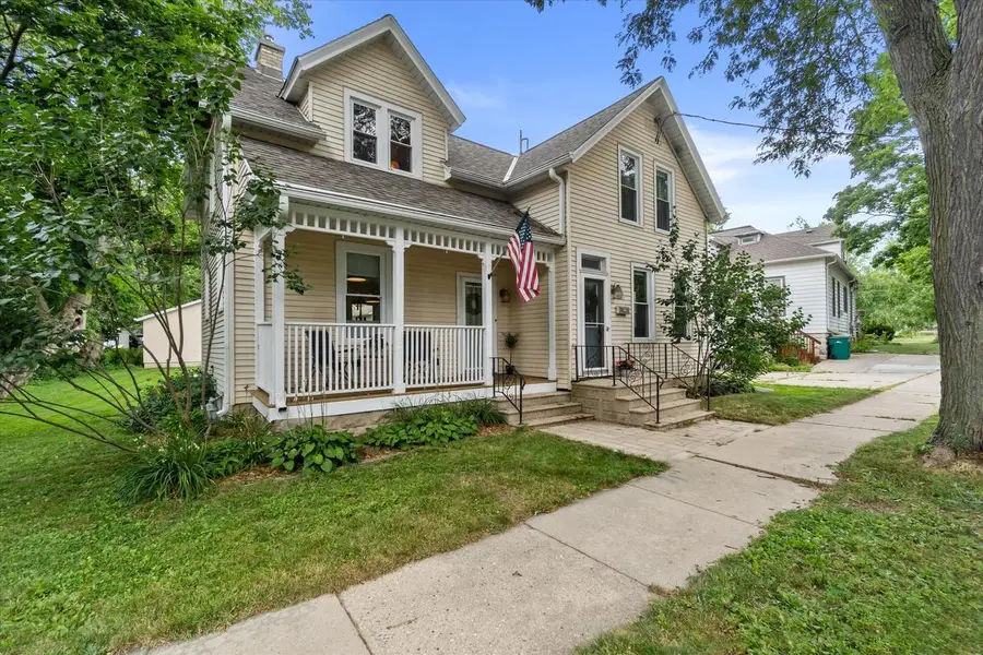 W58N455 Hilbert AVENUE, Cedarburg, WI 53012 - #2