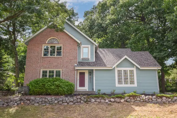 2902 Berkshire DRIVE, Waukesha, WI 53188