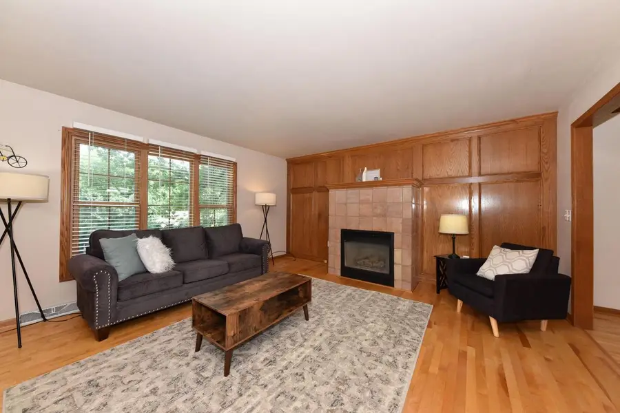 2902 Berkshire DRIVE, Waukesha, WI 53188 - #2