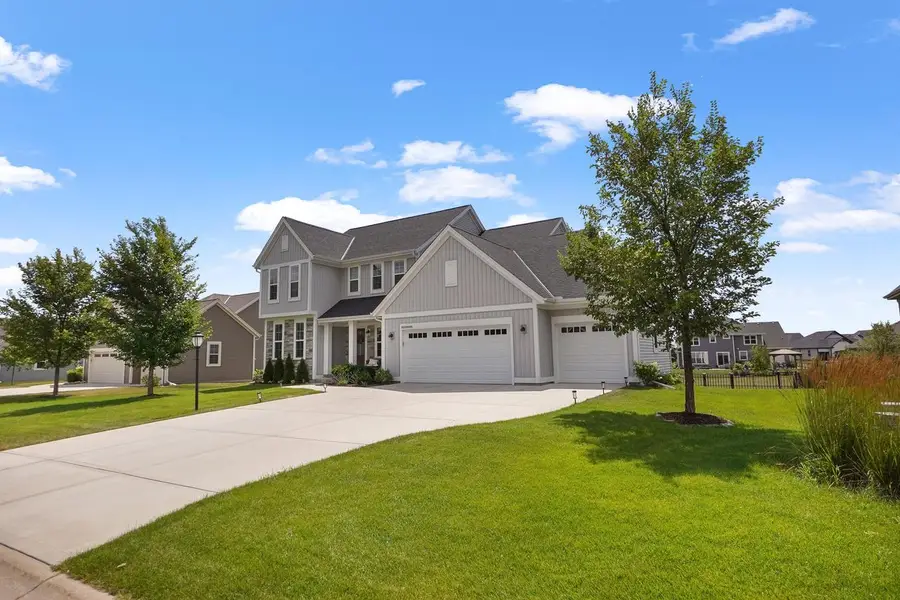 W223N4648 Seven Oaks DRIVE, Pewaukee, WI 53072 - #2