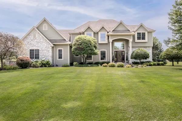 N16W29803 Brookstone CIRCLE, Pewaukee, WI 53072