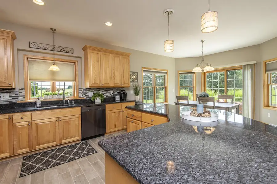 N16W29803 Brookstone CIRCLE, Pewaukee, WI 53072 - #2