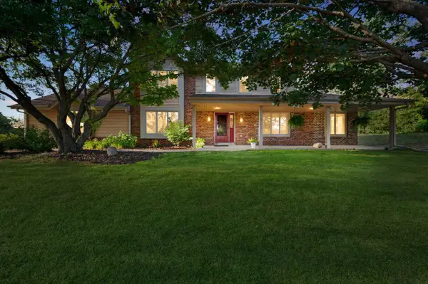 S67W23715 Fernwood COURT, Waukesha, WI 53189