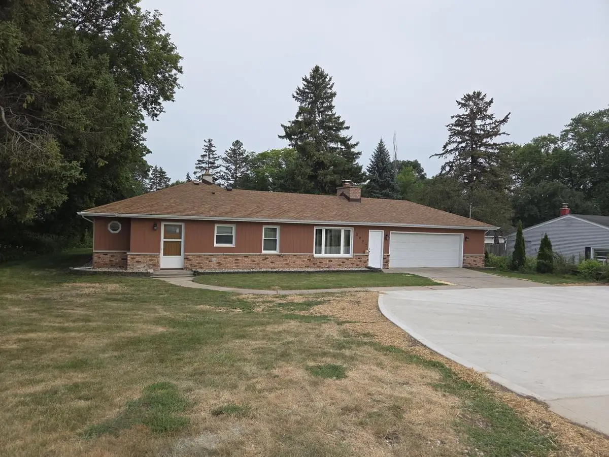 2027 Summit AVENUE, Waukesha, WI 53188 - #1
