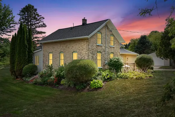 4827 Beaver Dam ROAD, West Bend, WI 53090