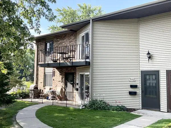 W169N11586 Biscayne DRIVE #13, Germantown, WI 53022