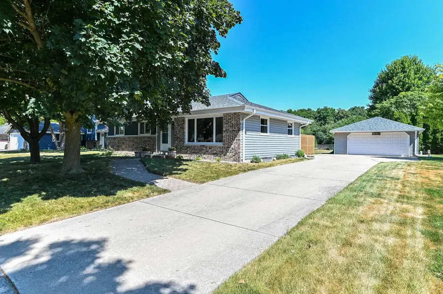 3310 E Woodview AVENUE, Oak Creek, WI 53154 - #2