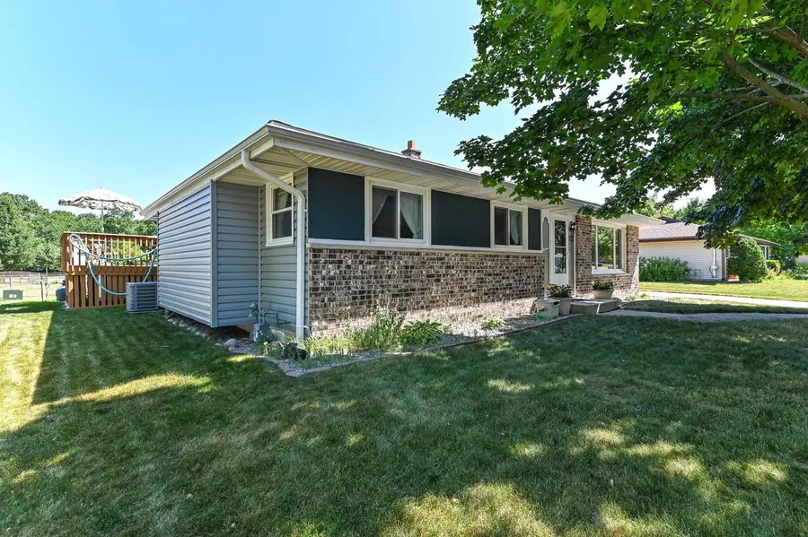3310 E Woodview AVENUE, Oak Creek, WI 53154 - #3