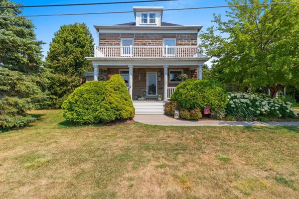 848 E Washington AVENUE, Cleveland, WI 53015