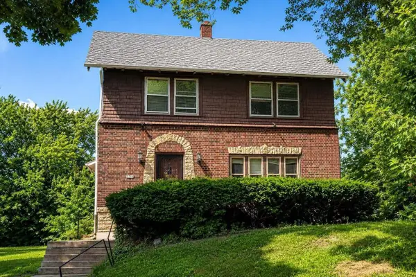 3716 W Sarnow STREET, Milwaukee, WI 53208