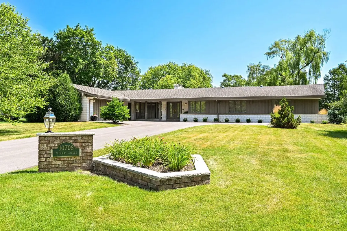 10708 N Fairway CIRCLE, Mequon, WI 53092 - #1