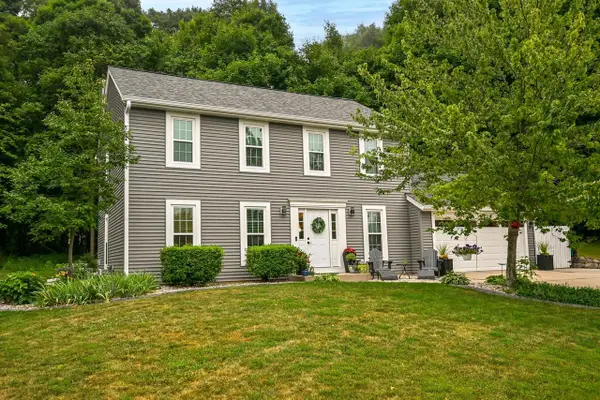 1864 Blackfoot COURT, Grafton, WI 53024
