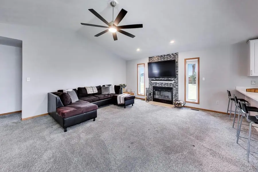 528 Valencia DRIVE, Delavan, WI 53115 - #3