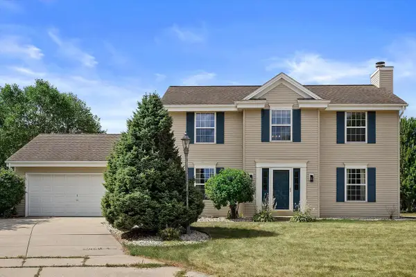 424 North Shore COURT, Pewaukee, WI 53072