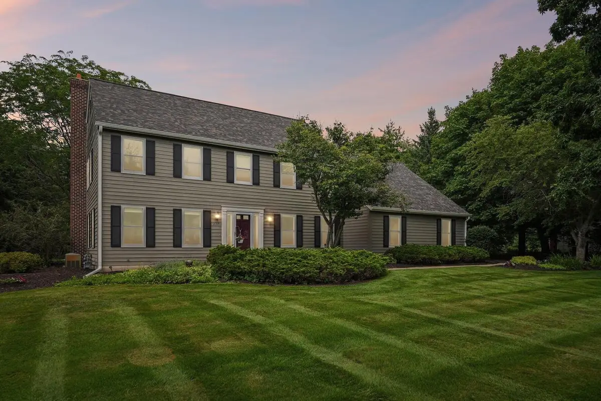 237 Hickory DRIVE, Delafield, WI 53018 - #1