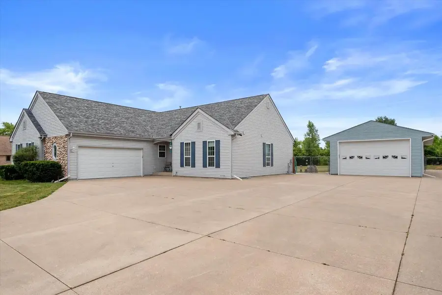3689 W Drexel AVENUE, Franklin, WI 53132 - #2
