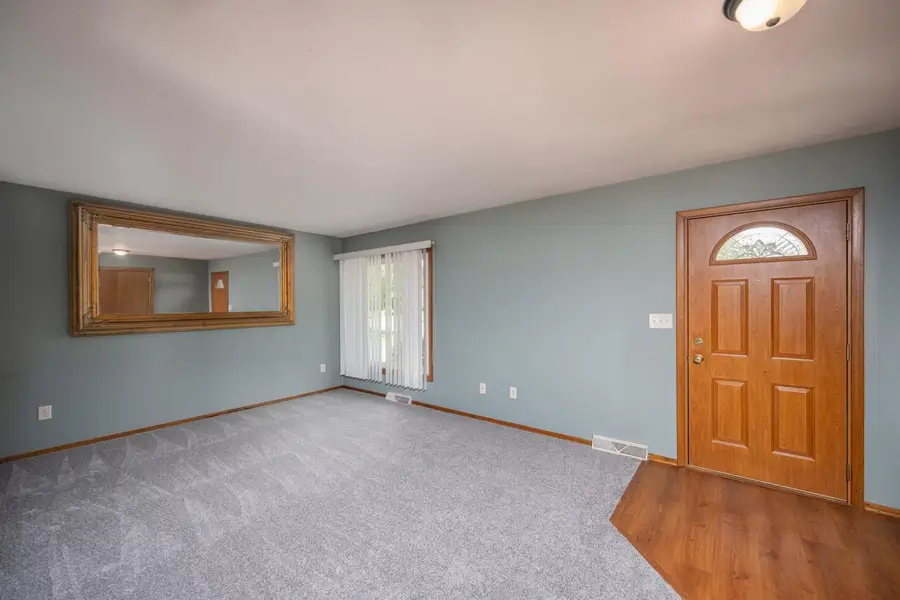 7601 S Manor AVENUE, Oak Creek, WI 53154 - #3