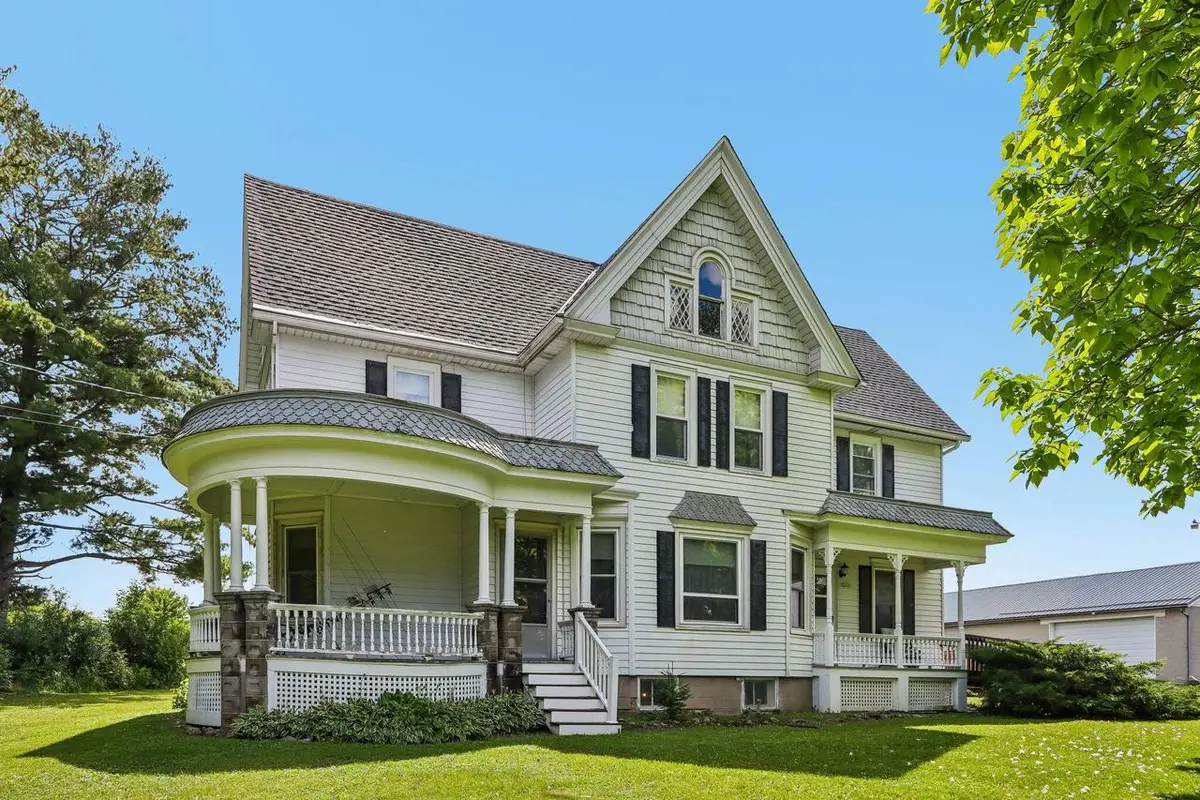 3226 Jackson DRIVE, Jackson, WI 53037 - #1