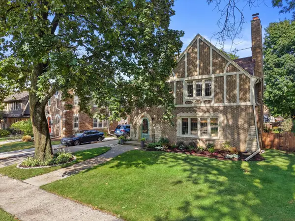 4914 N Woodburn STREET, Whitefish Bay, WI 53217