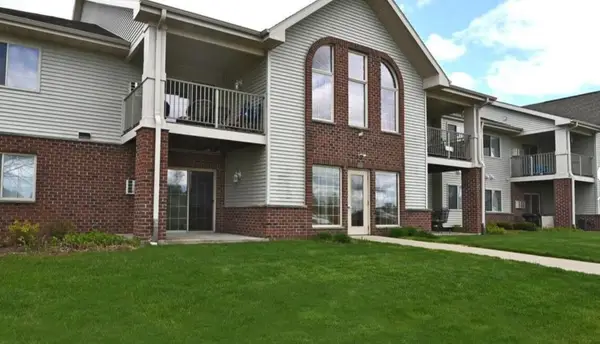 1064 Marietta AVENUE #214, Ixonia, WI 53036