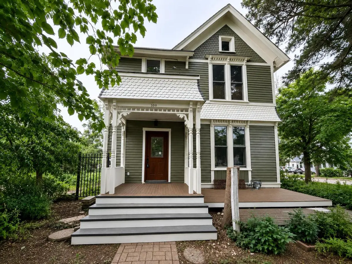 300 W Chestnut STREET, Burlington, WI 53105 - #1