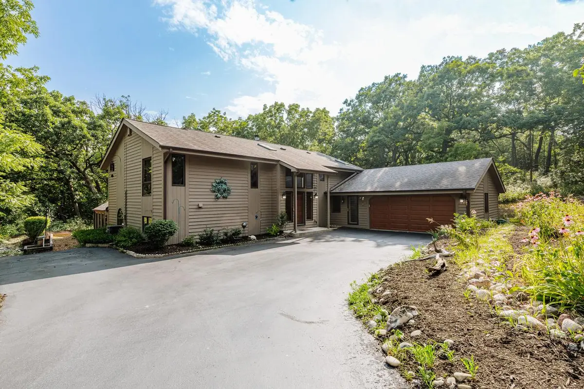 N1W31275 Hickory Hollow COURT, Delafield, WI 53018 - #1