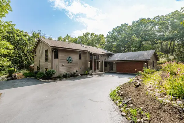 N1W31275 Hickory Hollow COURT, Delafield, WI 53018