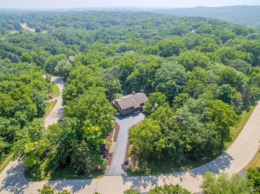 N1W31275 Hickory Hollow COURT, Delafield, WI 53018 - #2