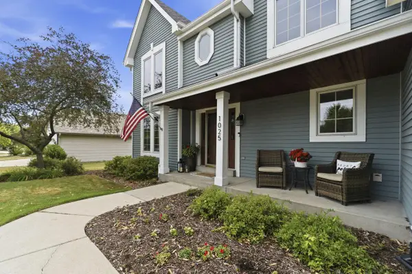 1025 E Meadow TERRACE, Oak Creek, WI 53154